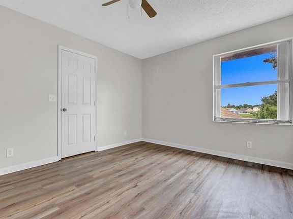 3rd image of 3838 Circle Lake Dr
