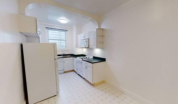 3rd image of 1935 Franklin St APT 207