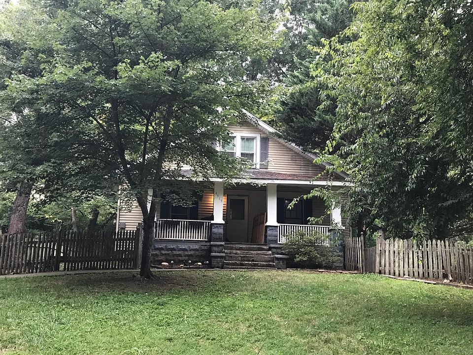 Exterior of house. Fenced side yard and half of porch on the left side of this picture go with the apartment.