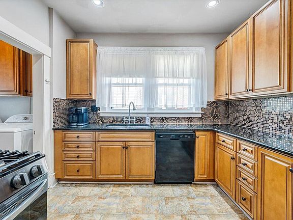 5th image of 2040 Berkley Ave SW