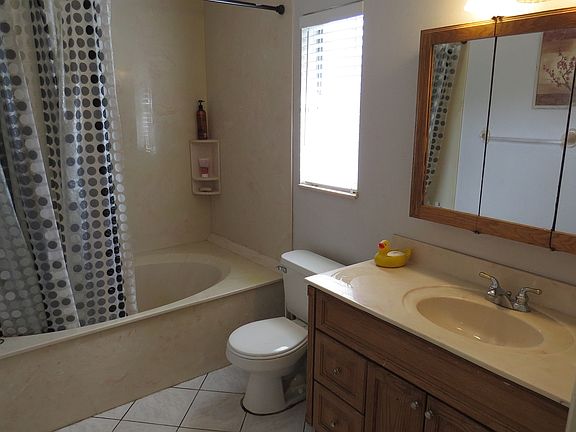 4th image of 5060 The Oaks Cir
