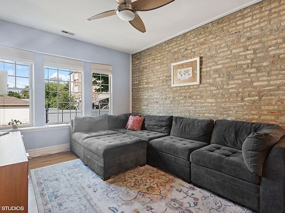 5th image of 3043 W Belle Plaine Ave #1