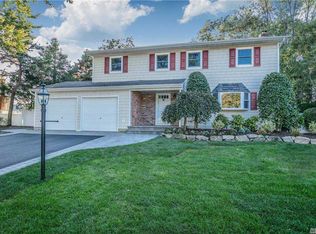 162 4th Ave, Holtsville, NY 11742