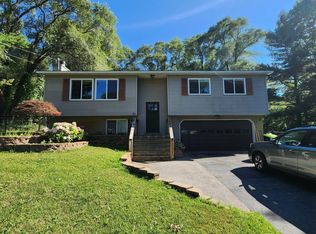 1446 E Hammond Rd, Traverse City, MI 49696