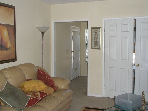 3rd image of 950 W 42nd St