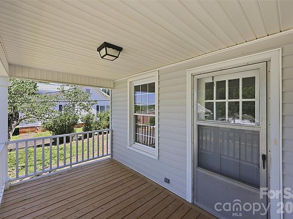 4th image of 812 N 4th St