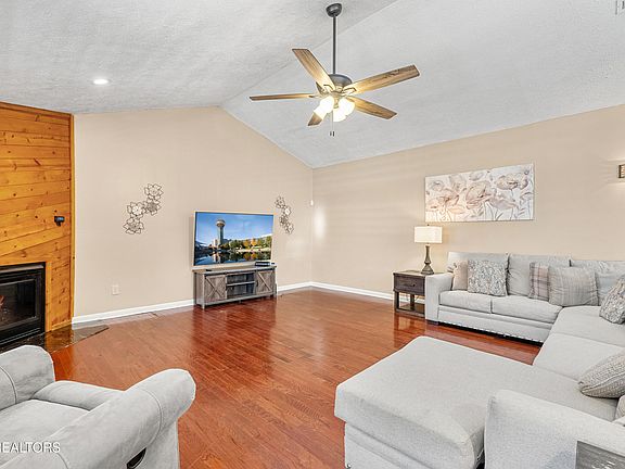 2nd image of 751 Ridge Rd