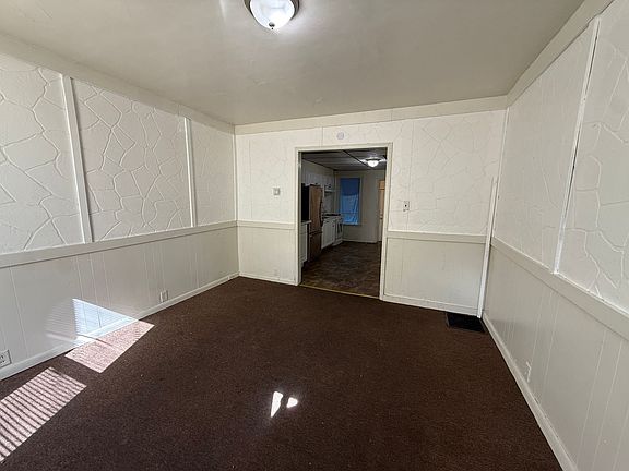 2nd image of 525 1/2 Elliger St