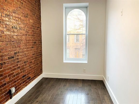 4th image of 36 W 119th St