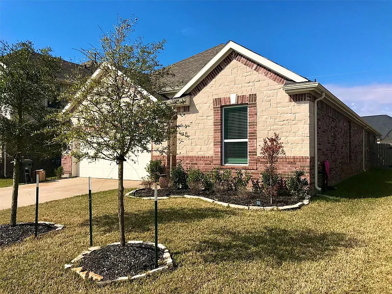 1702 Claire Creek Ct — Photo 3