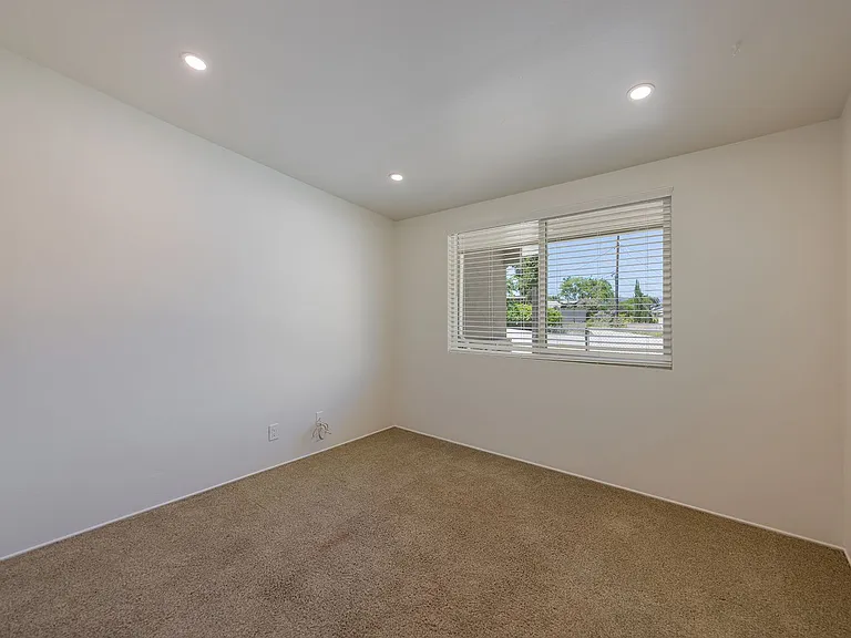 216 Barbara St — Photo 14