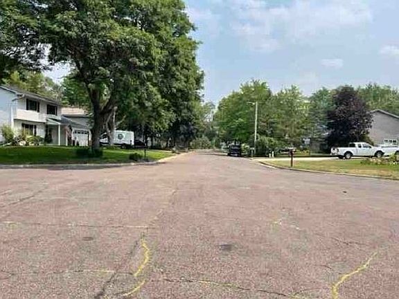 Exterior Neighborhood (street photo)