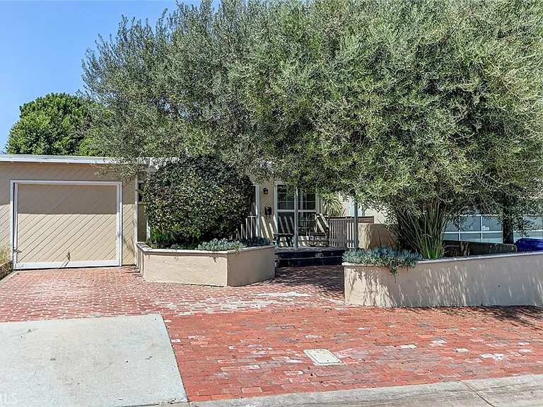 1309 Oak Ave — Photo 2