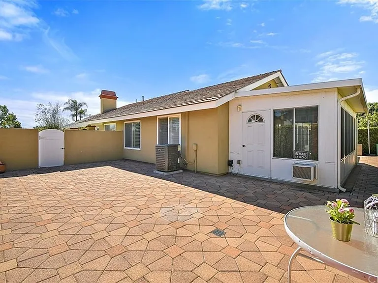 13043 Espinheira Dr — Photo 16