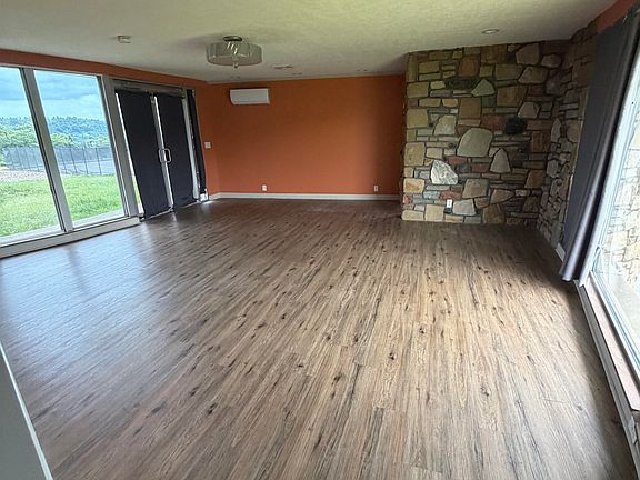 4th image of 88 Springbrook Dr