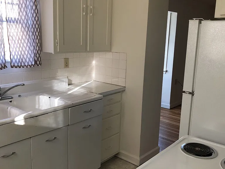 309 NW Cleveland St — Photo 7
