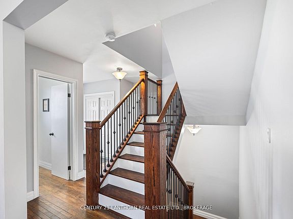 4th image of 58 Cliff Cres
