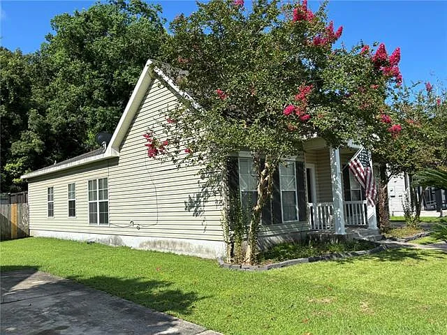 2735 Village Ct — Photo 3