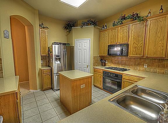 2nd image of 5813 Vineyard Ln