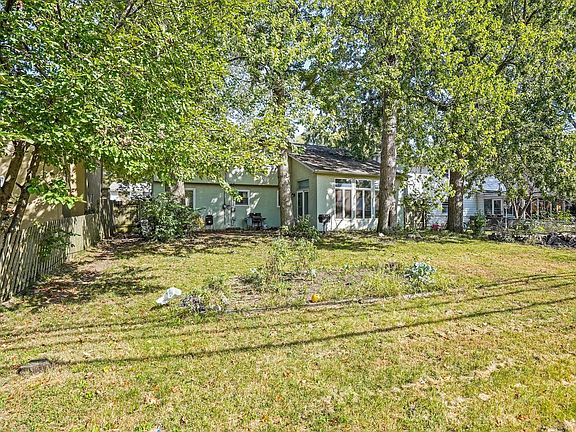 2nd image of 1845 Tamarack Ct S