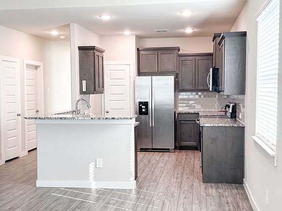5th image of 3233 McCallister Way