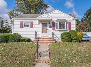 215 Washington Pl, Totowa, NJ 07512