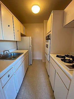 3rd image of 86-45 Saint James Ave #5Y