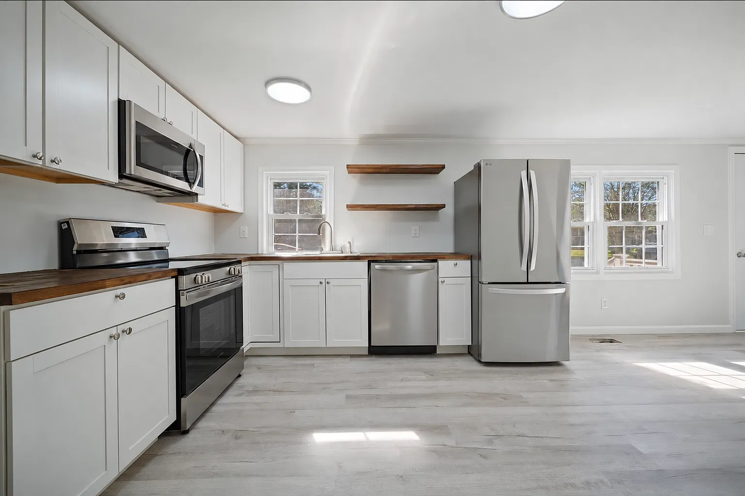 3 bed, $2,050 — Photo 3