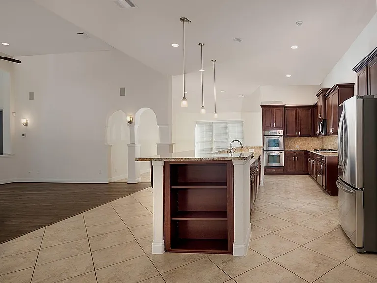 46 Caprice Bend Pl — Photo 12