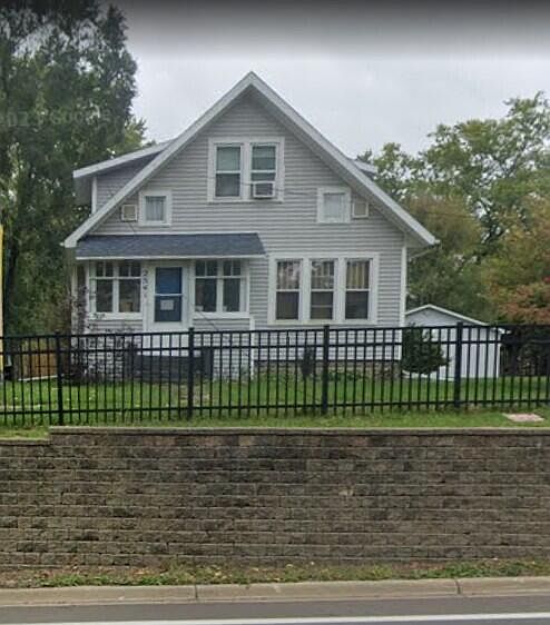 1st image of 2541 Parkview Ave