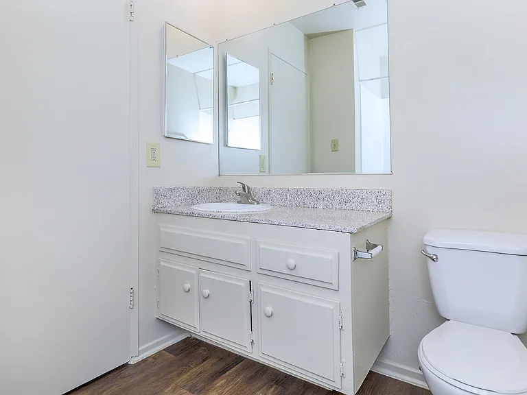 Walnut Park Apartments — Photo 19