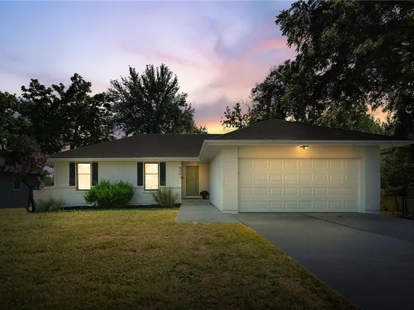 6501 High Grove Rd, Grandview, MO 64030