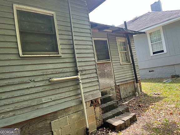 3rd image of 1835 Houston Ave