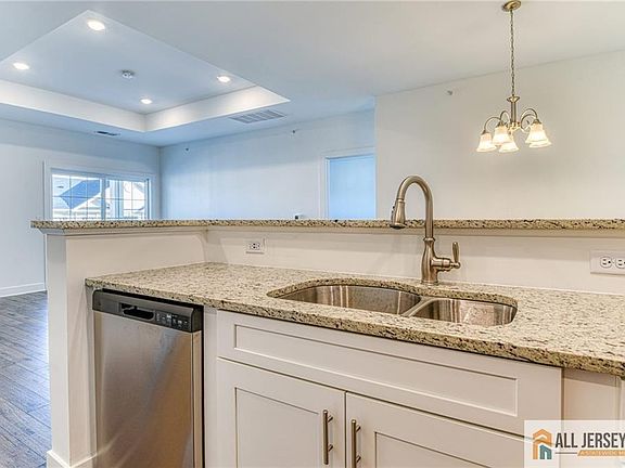 5th image of 734 Stiller Ln