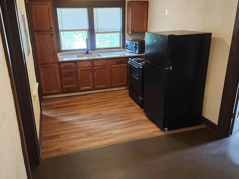 210 E 19th St #4 — Photo 3