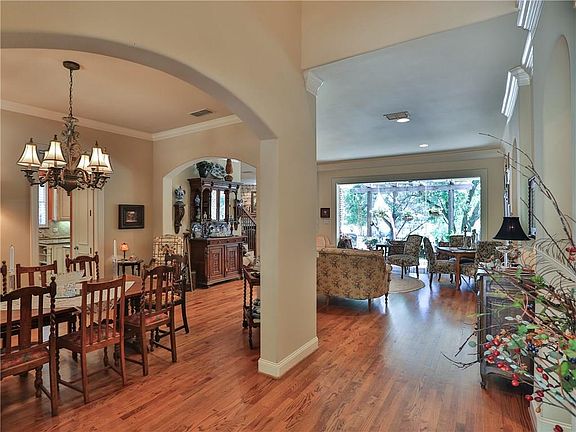 4th image of 6736 Medinah Dr