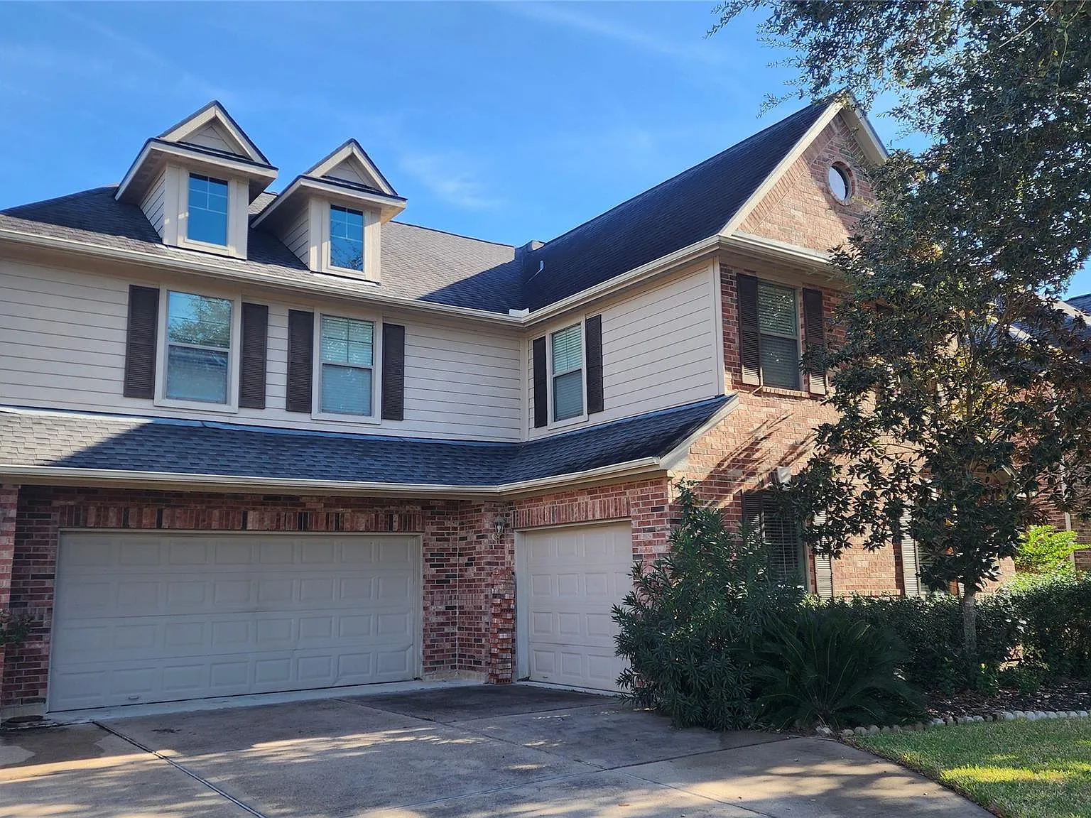 5 bed, 4.5 bath, 3394 sqft, $3,350 — Photo 2
