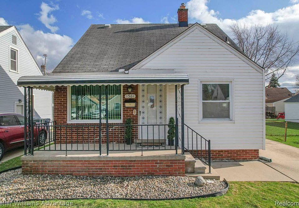 1st image of 1561 Merrill Ave