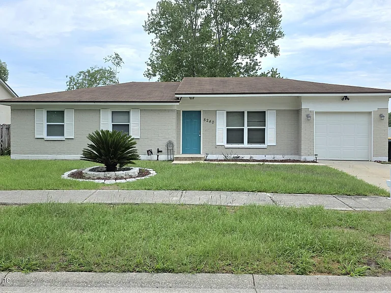 8240 Pear Rd — Photo 1