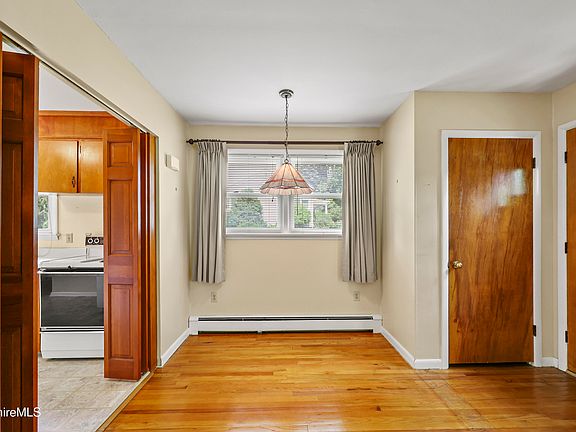 5th image of 560 Crane Ave
