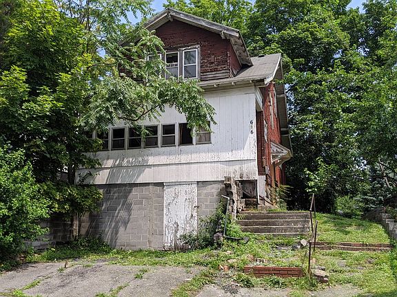 2nd image of 606 Carbon St