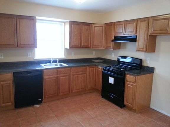 5th image of 174 Brookdale Ave