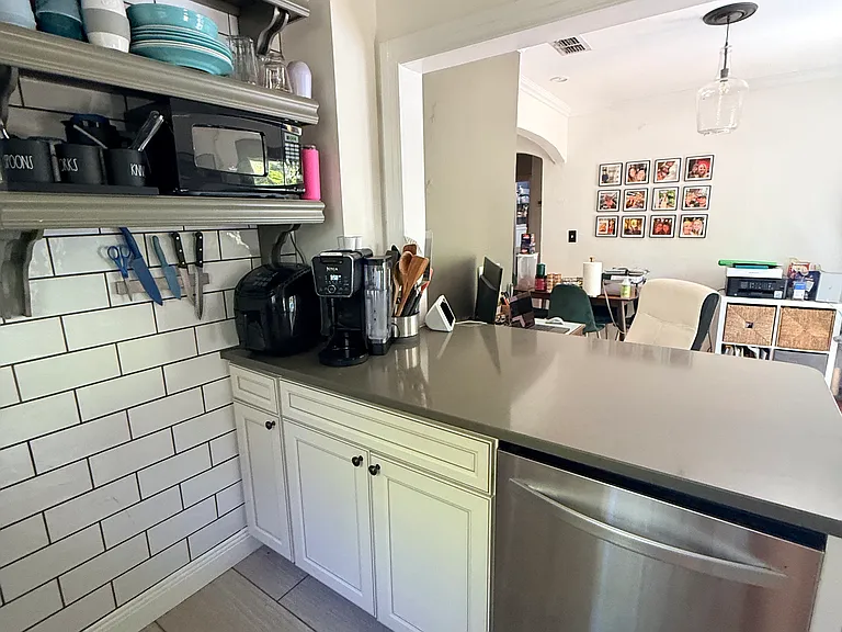 2534 Gilmore St — Photo 8