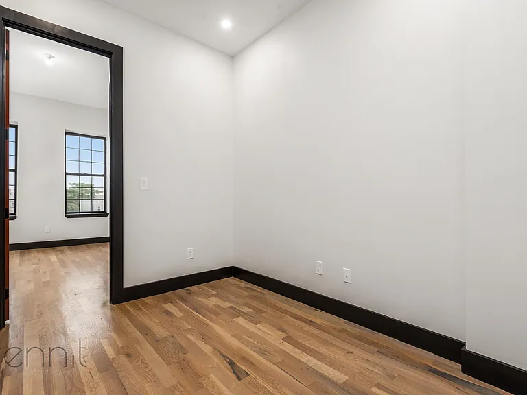 127 Thames St #4F — Photo 6