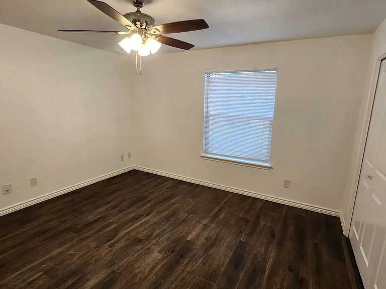 542 Pharis St — Photo 9