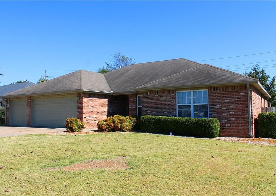 1st image of 205 NW Freestone Way