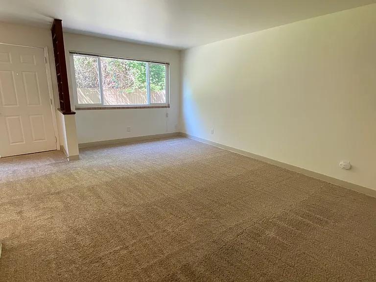 4603 40th Ave NE #1/2 — Photo 3