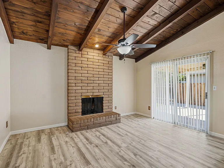 2025 Sweetwater Dr — Photo 7