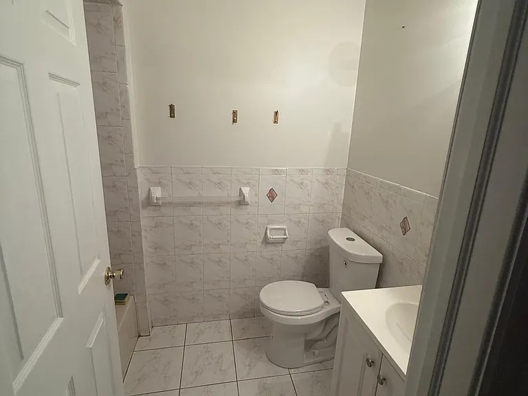 326 Livingston St #1 — Photo 8