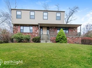 1628 Queens Dr, South Park, PA 15129